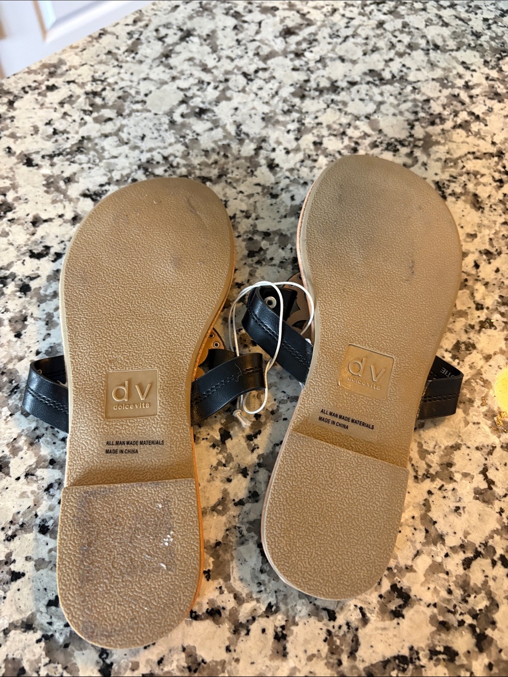DV by Dolce Vita Black Cutout Medallion Thong Sandals - Picture 4 of 5